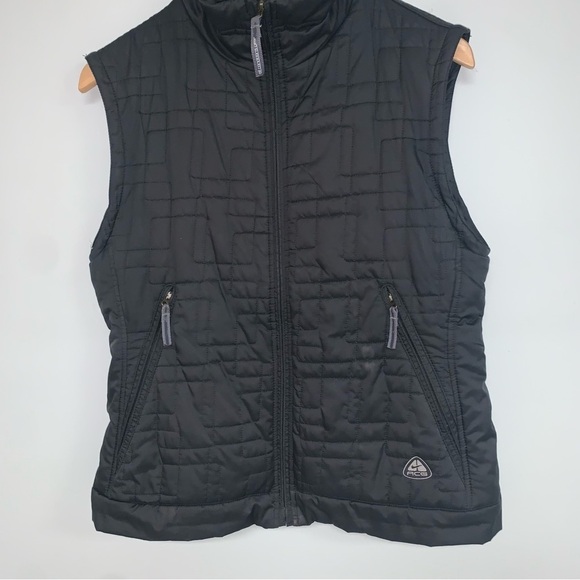 Nike ACG Jacket Women Size Medium Black Vest Convertible Quilted Outer Layer 3 - Picture 8 of 13